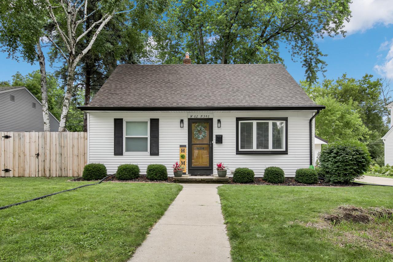 W62N346 Hanover Ave, Cedarburg, WI 53012