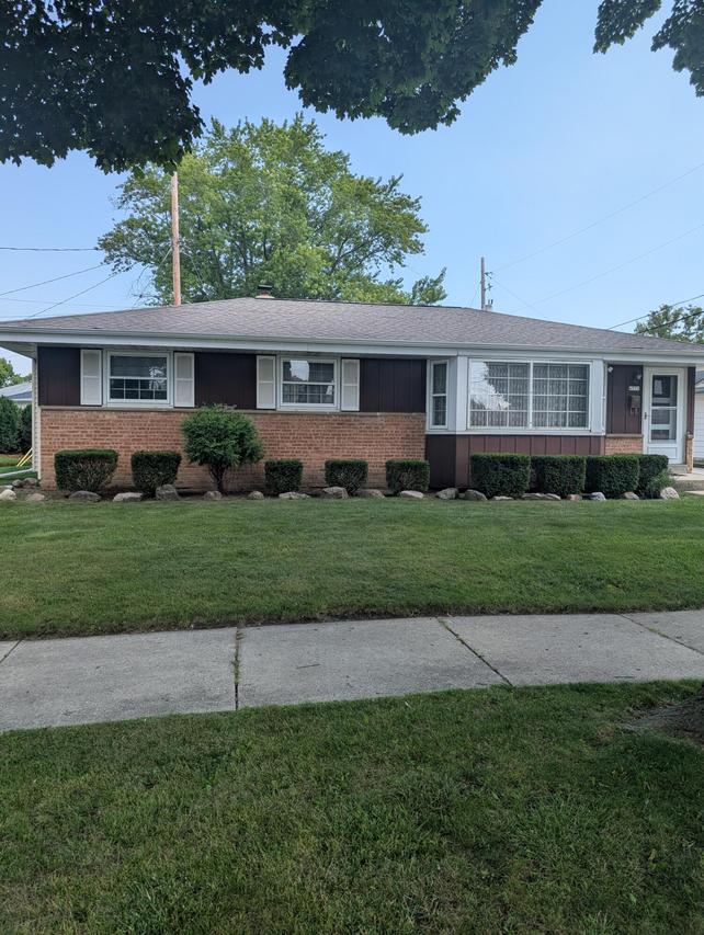 6570 W Dodge Pl, Milwaukee, WI 53220