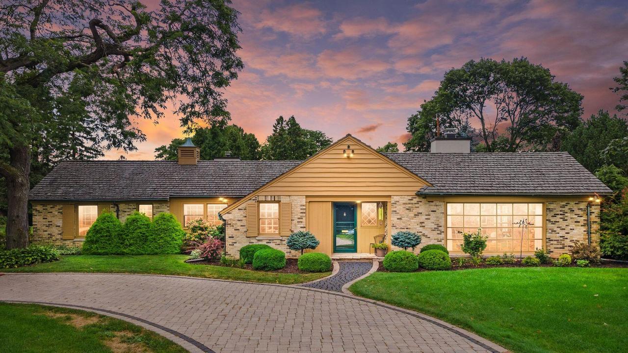 440 Cross Creek, North Bay, WI 53402