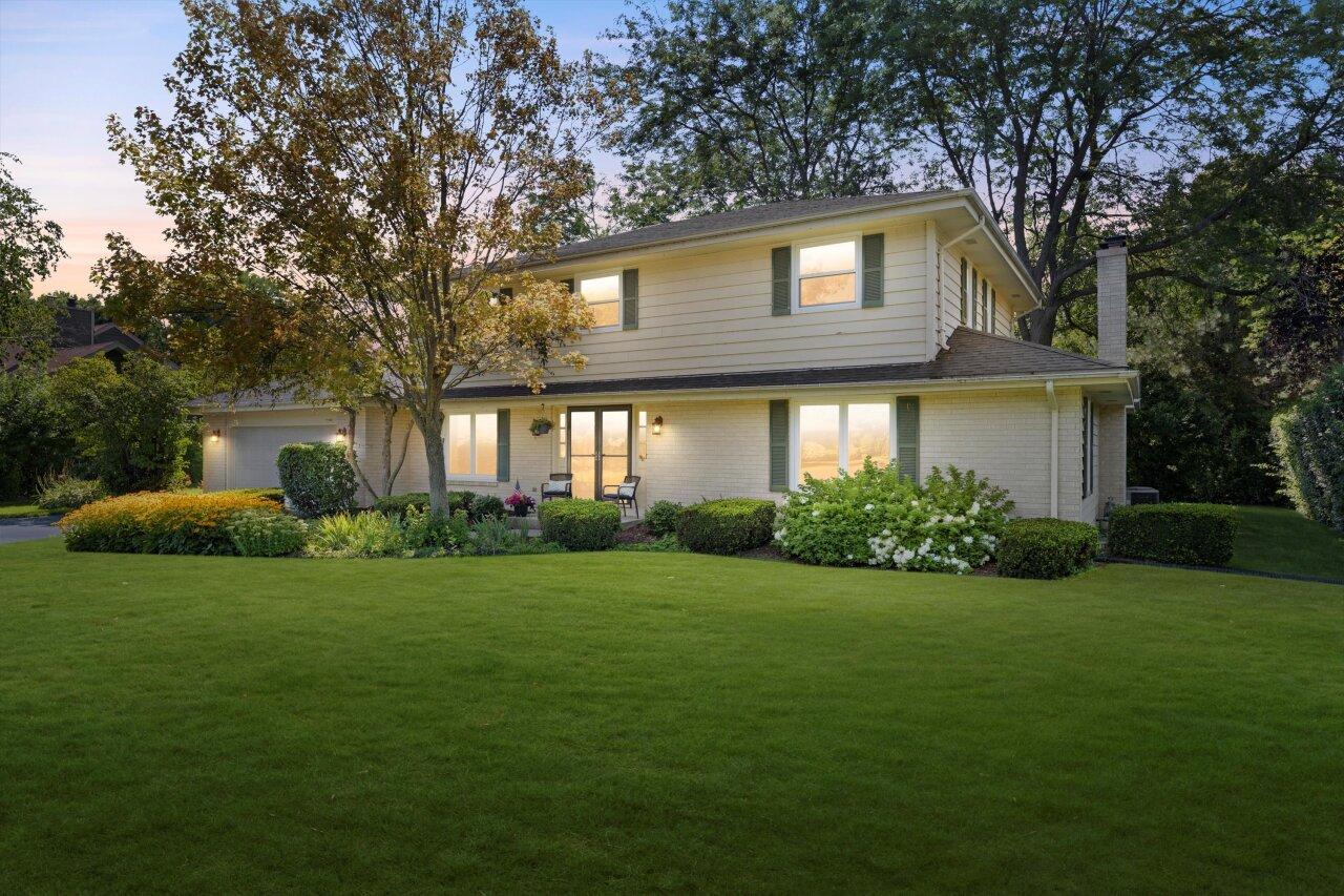 4 Greenwood Ct, Wind Point, WI 53402