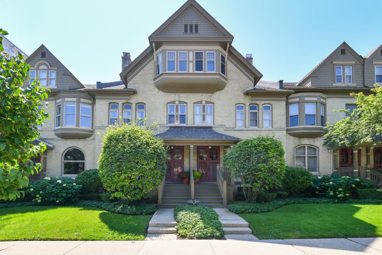 1033 E Ogden Ave, Milwaukee, WI 53202