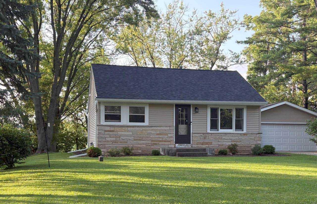 W1306 N Blue Spring Lake, Palmyra, WI 53156