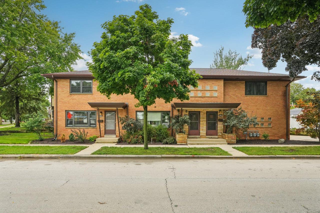 9707 W Metcalf Pl #9711, Milwaukee, WI 53222