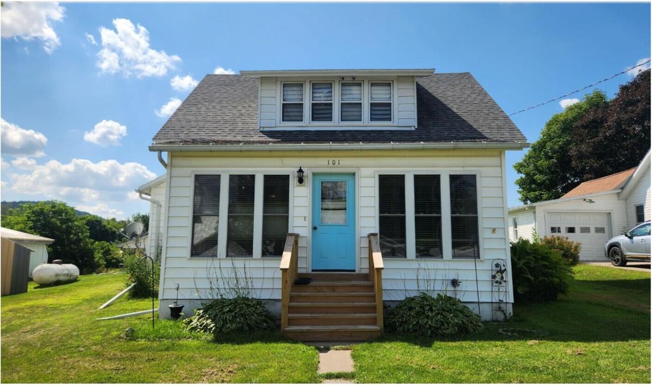 101 1st St, Ontario, WI 54651