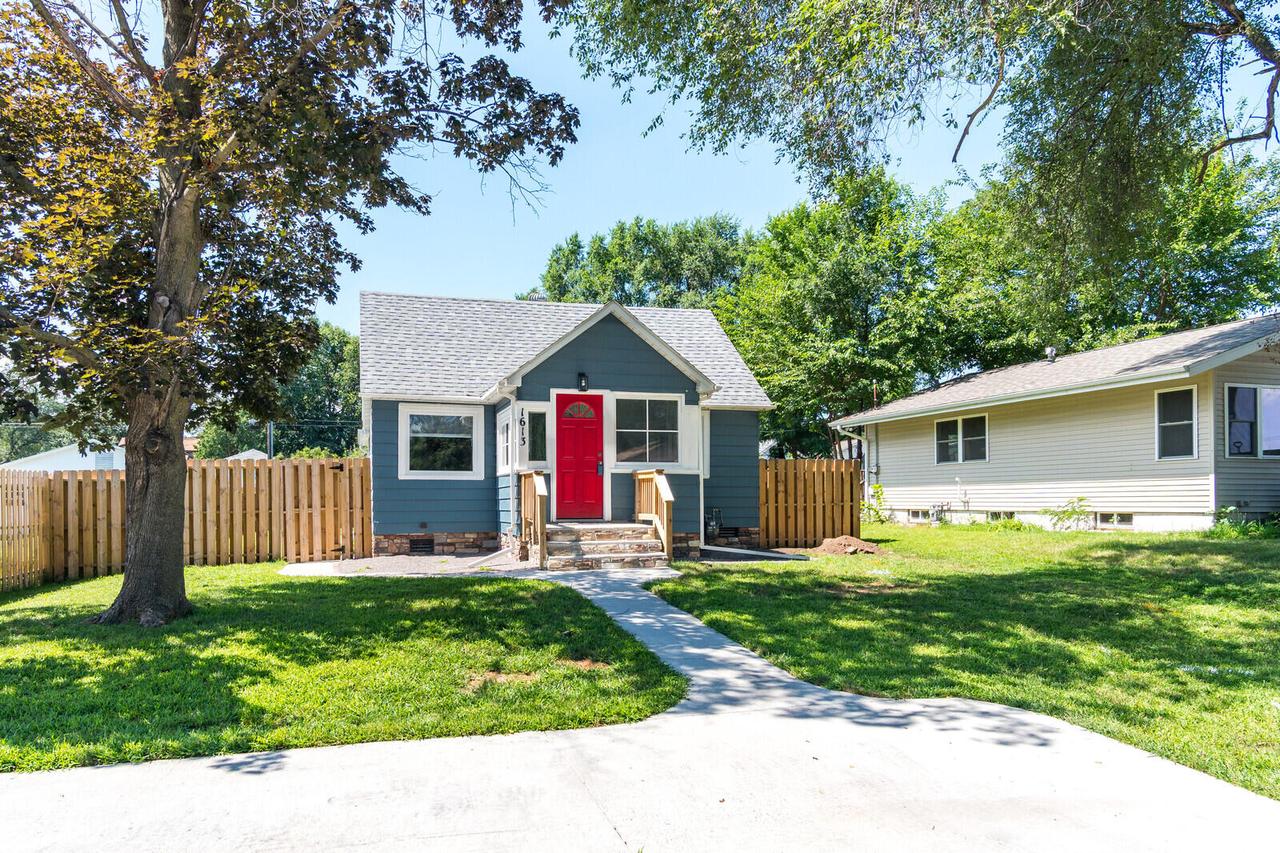 1613 Caroline St, Campbell, WI 54603