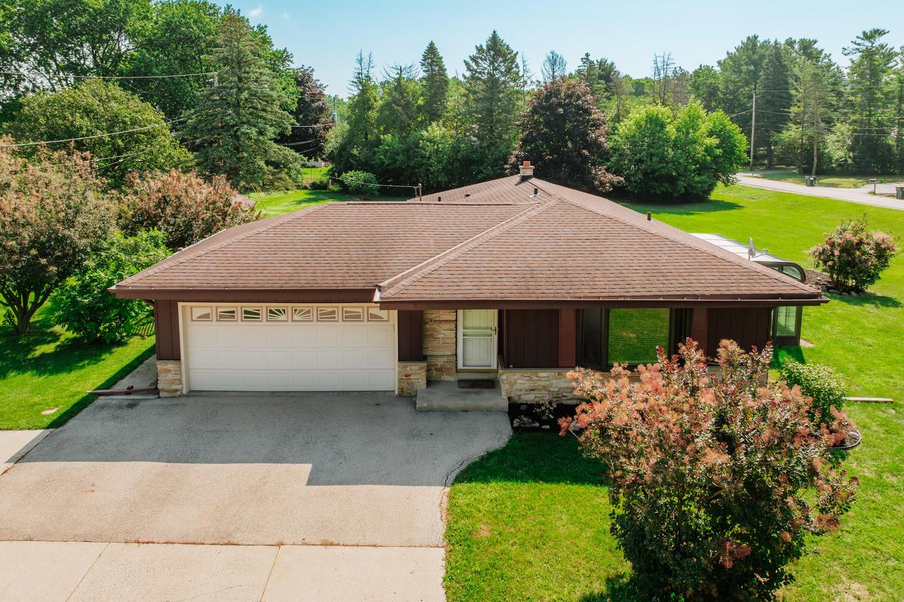 9036 S 21st St, Oak Creek, WI 53154