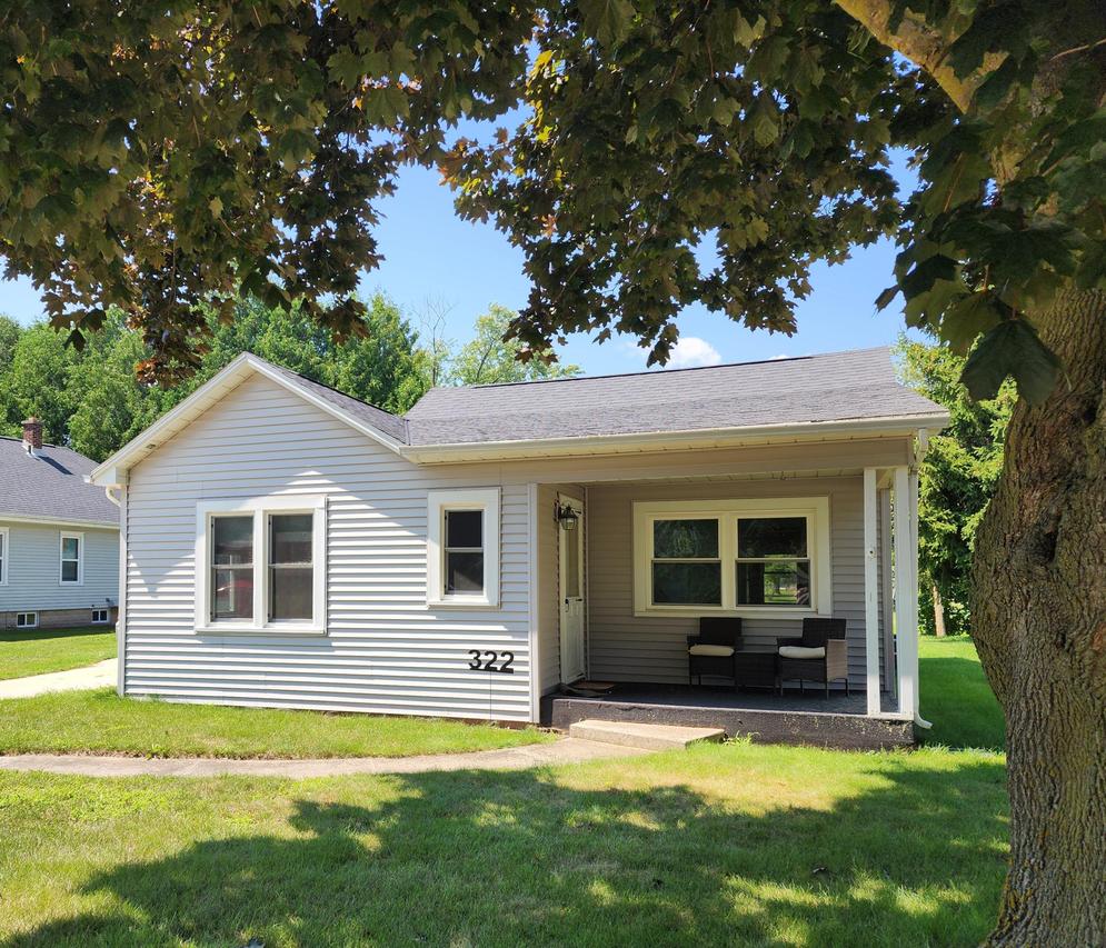 322 N 11th St, Oostburg, WI 53070