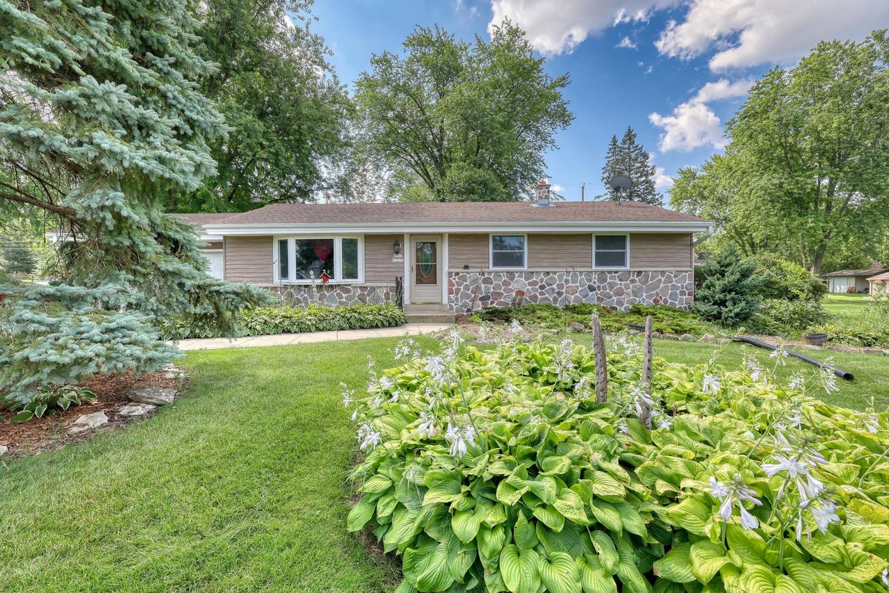 N101W15273 Starlite Dr, Germantown, WI 53022