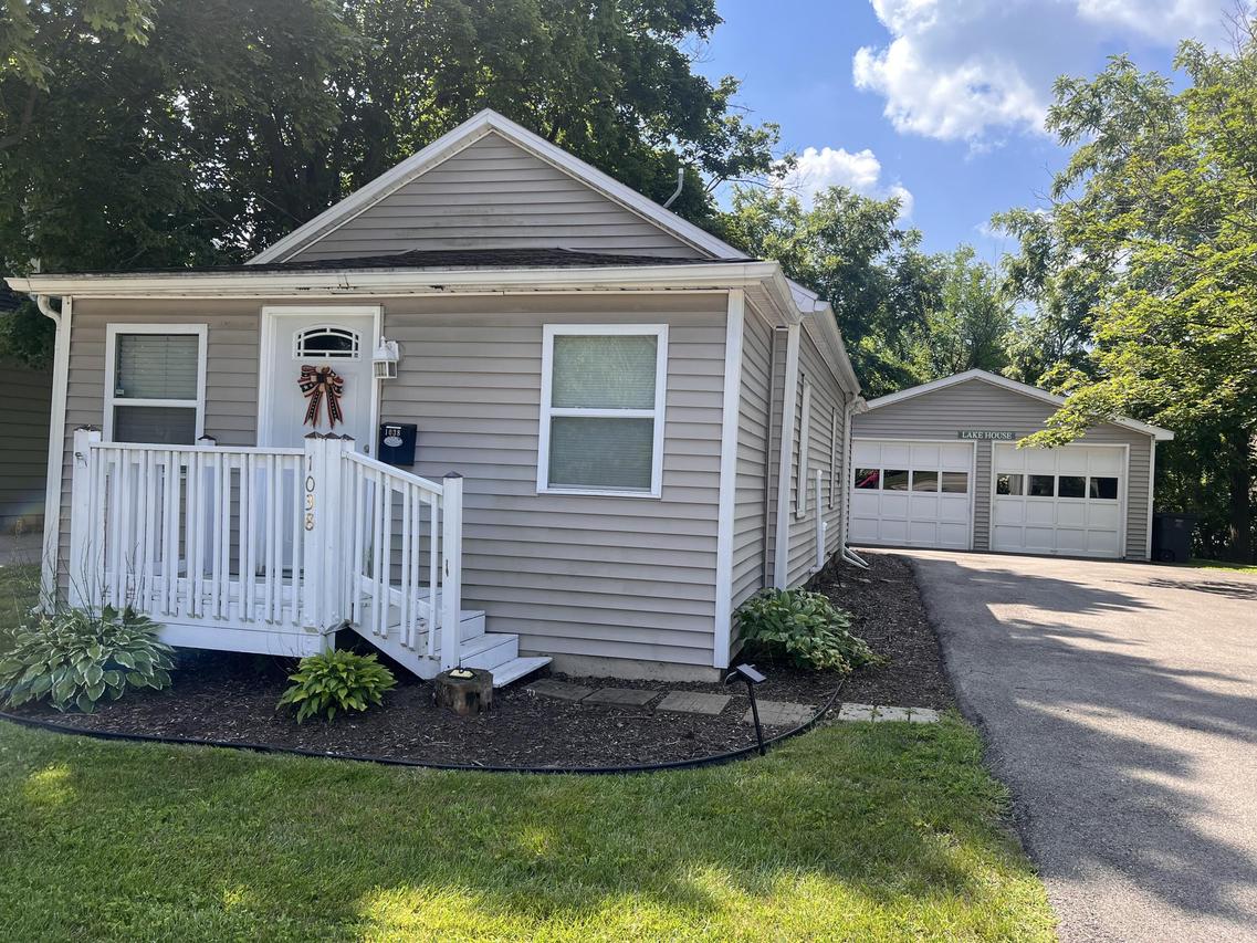 1038 George St, Lake Geneva, WI 53147