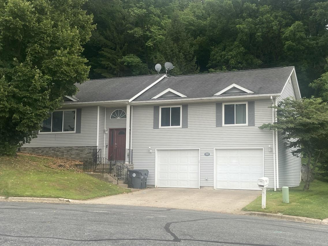 3626 Deerfield Pl, La Crosse, WI 54601