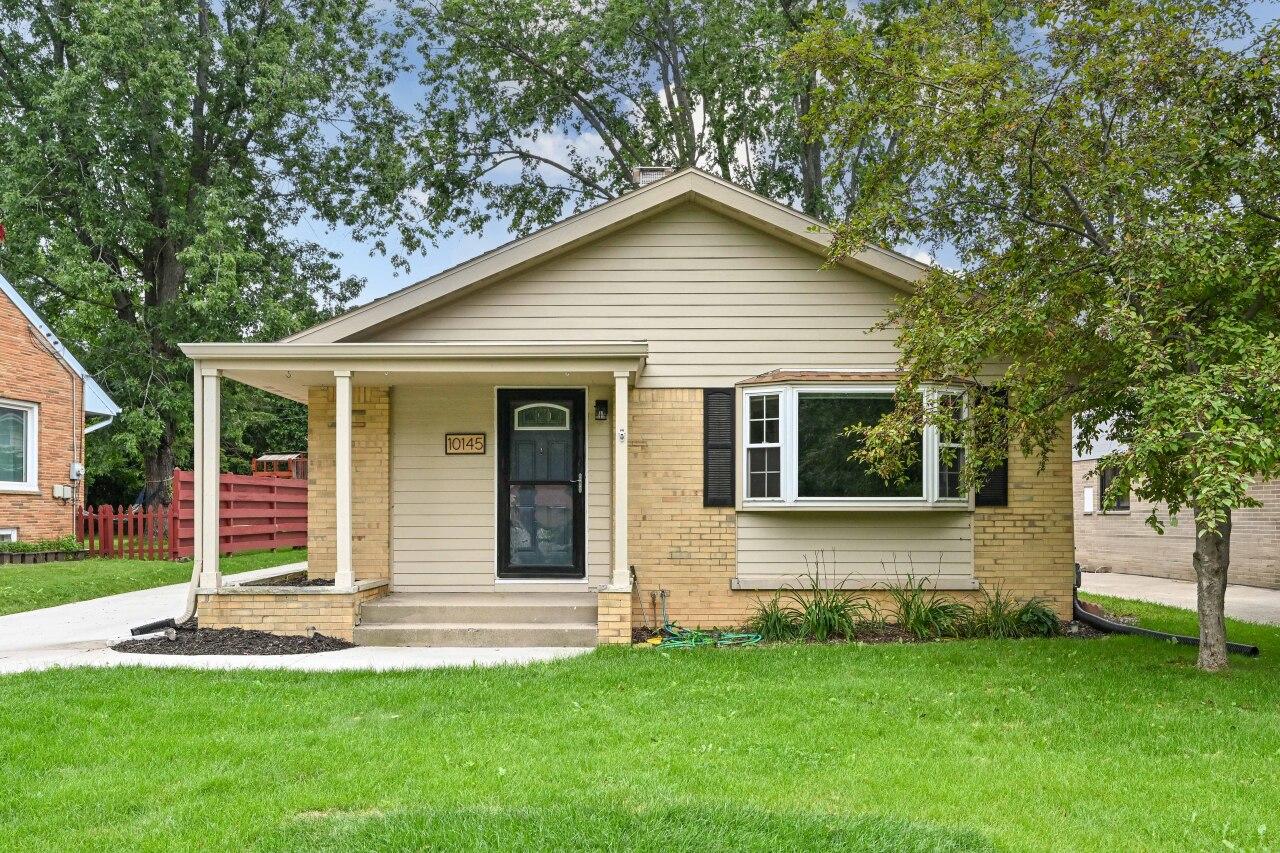 10145 W Park Ridge, Wauwatosa, WI 53222