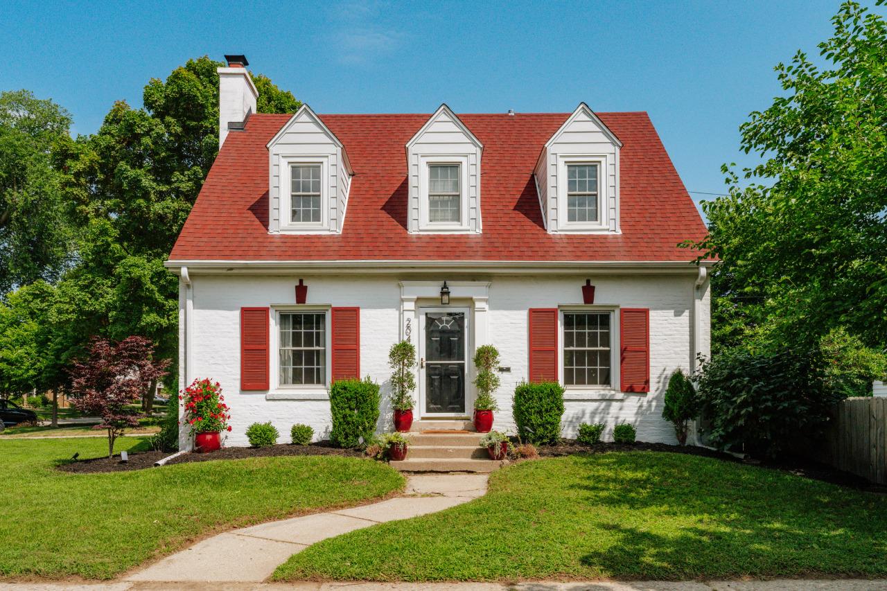 204 E Birch Ave, Whitefish Bay, WI 53217