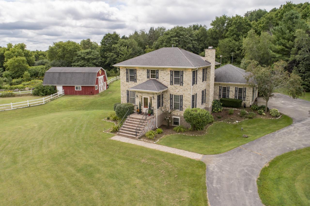 N1483 Coolidge Rd, Ashippun, WI 53066