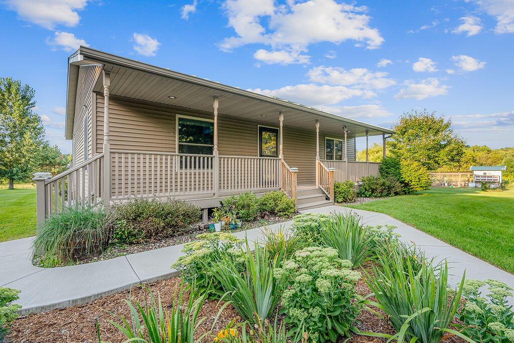 W5140 Hale Rd, Farmington, WI 54636