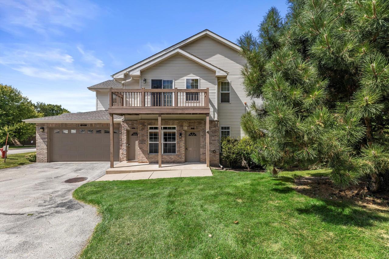 9271 S 51st St, Franklin, WI 53132