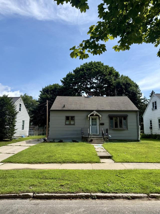 925 N 16th St, Manitowoc, WI 54220