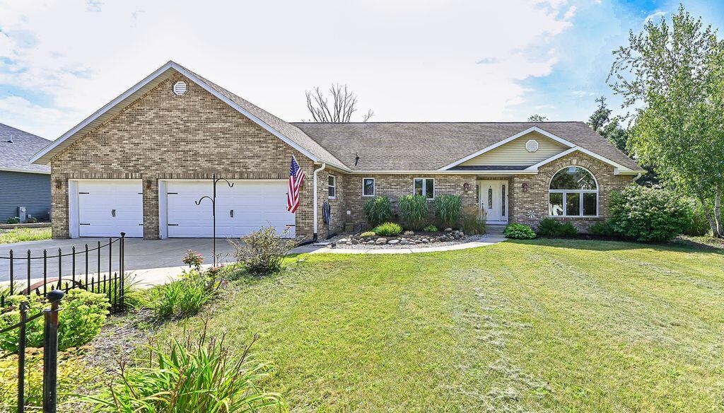 2116 Ravenswood Rd, Burlington, WI 53105