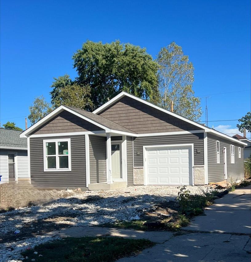 7715 Pershing Blvd, Kenosha, WI 53142