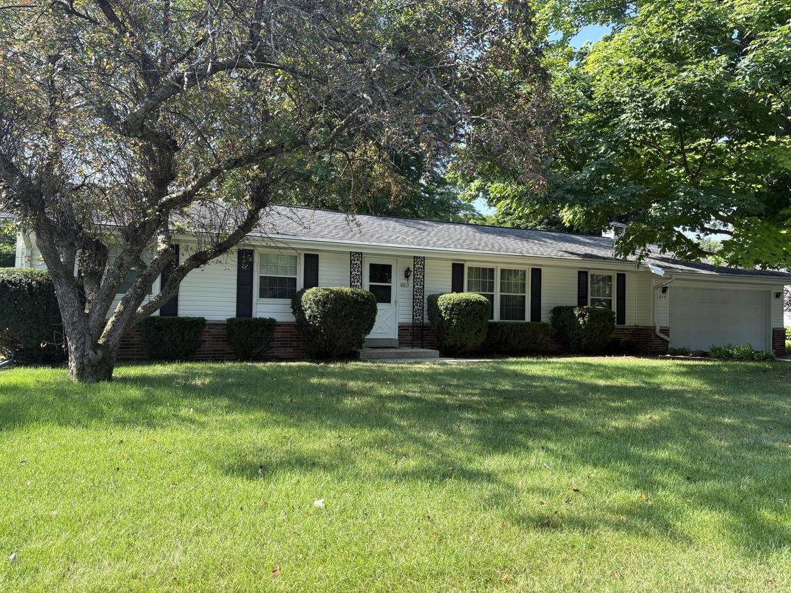 6217 W Carolann Dr, Brown Deer, WI 53223