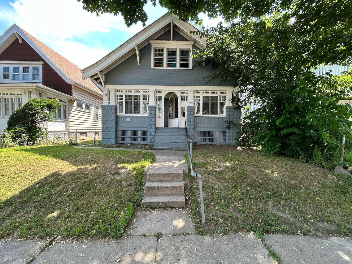 2421 W Auer Ave, Milwaukee, WI 53206