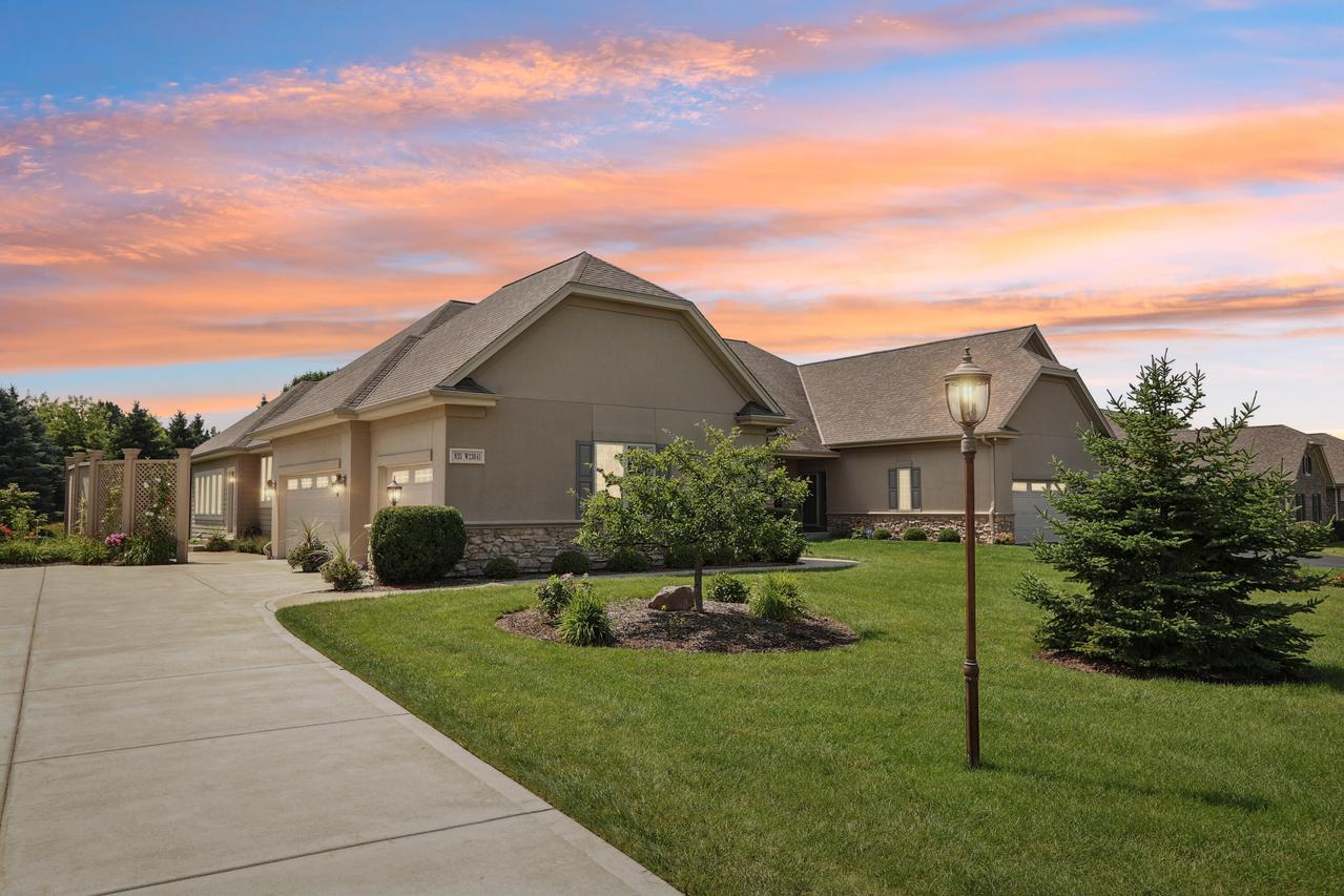 N35W23641 Auburn Ct, Pewaukee, WI 53072