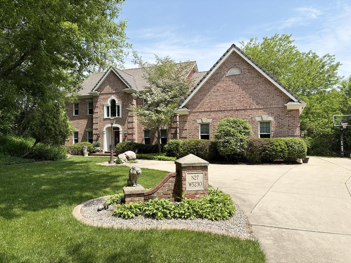 N27W5230 Hamilton Rd, Cedarburg, WI 53012