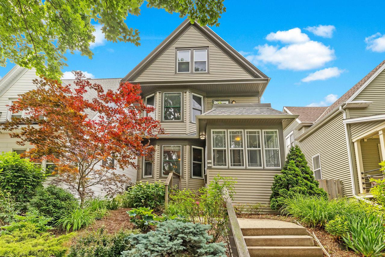 713 E Russell Ave #715, Milwaukee, WI 53207