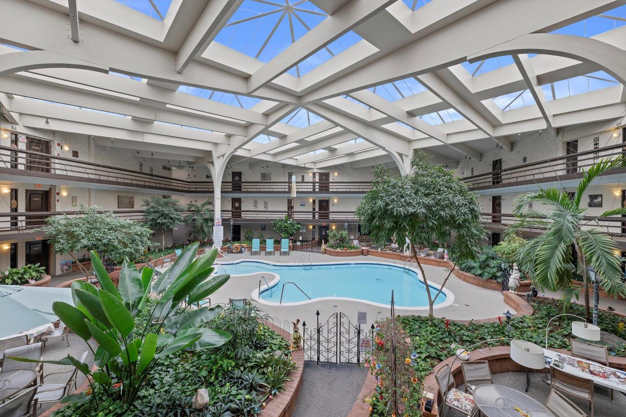 5200 S Tuckaway Blvd #224, Greenfield, WI 53221