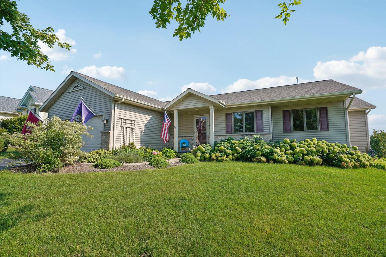 W1433 W Stoney Brook, Ixonia, WI 53036
