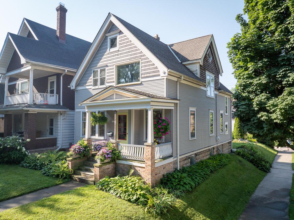 3043 S Superior St, Milwaukee, WI 53207