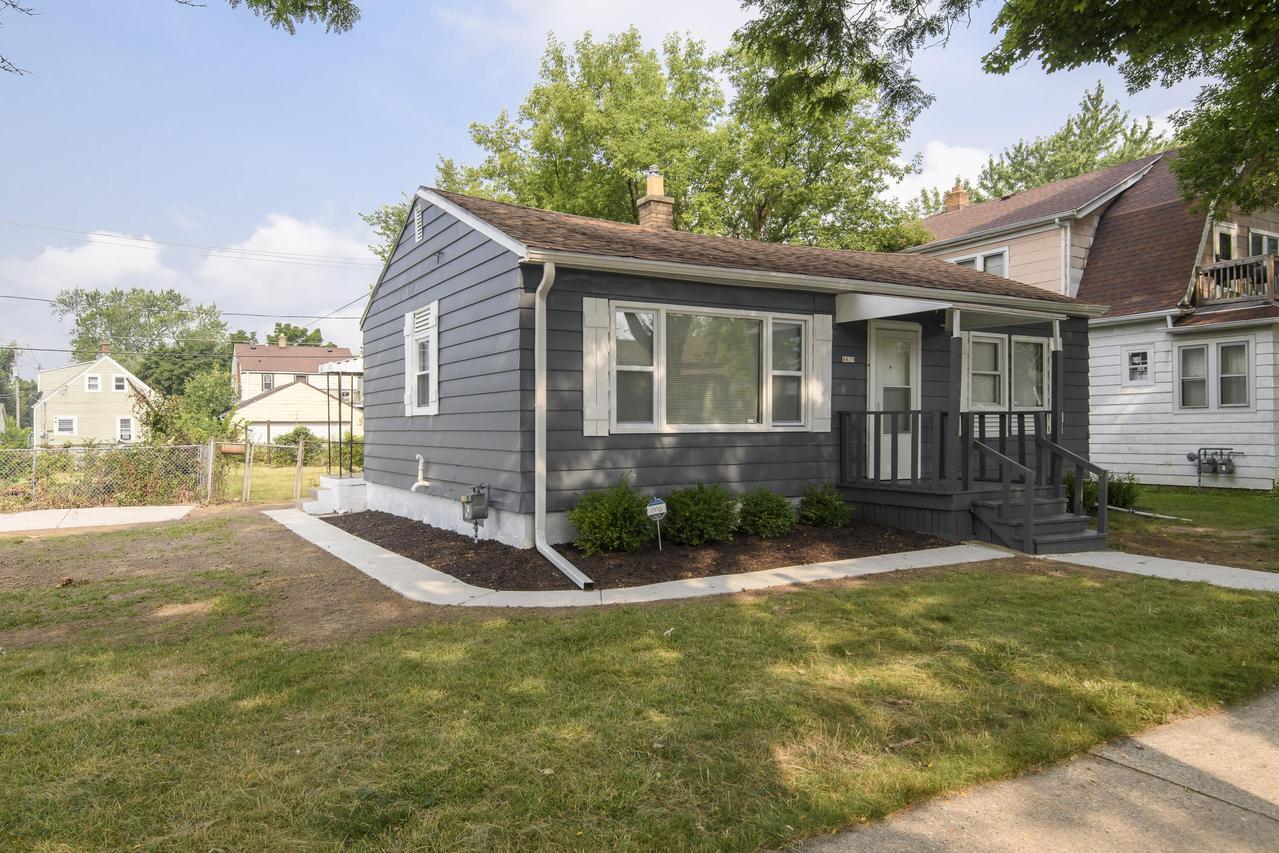4825 N 39th St, Milwaukee, WI 53209