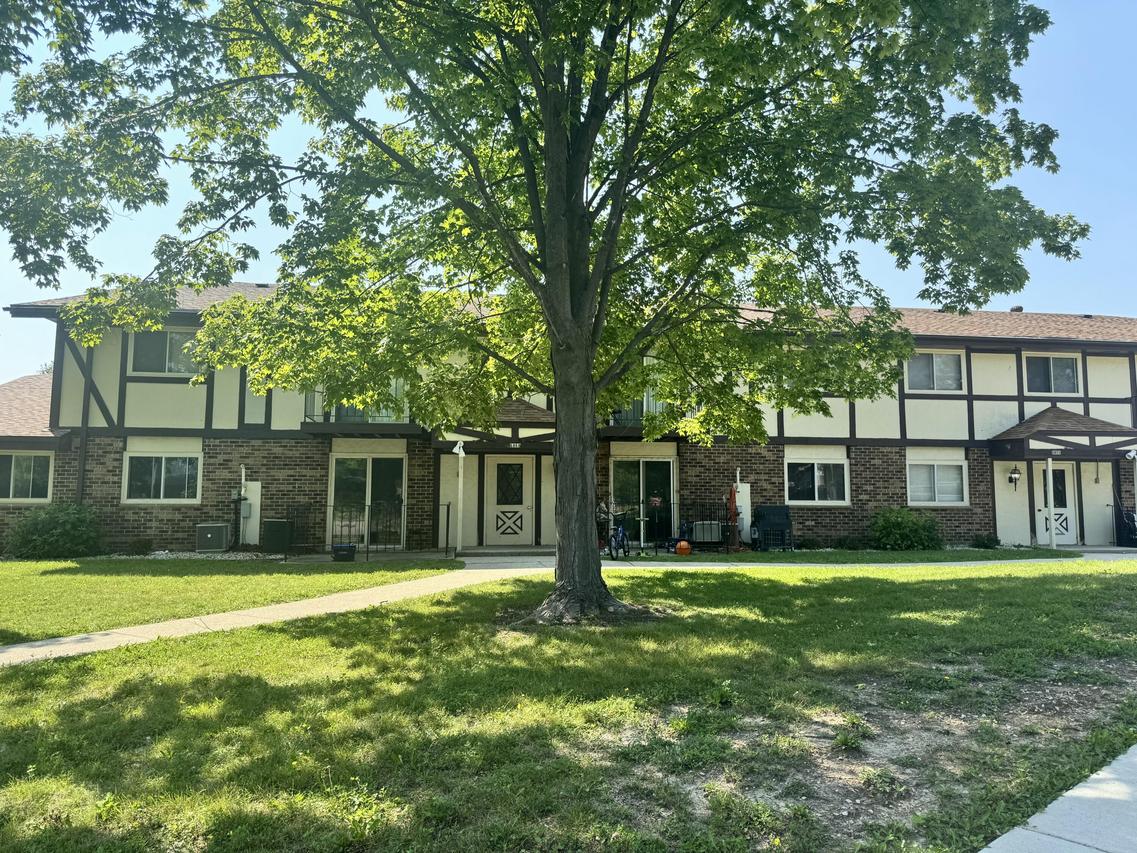 6868 W Kathleen Ct #6870, Franklin, WI 53132