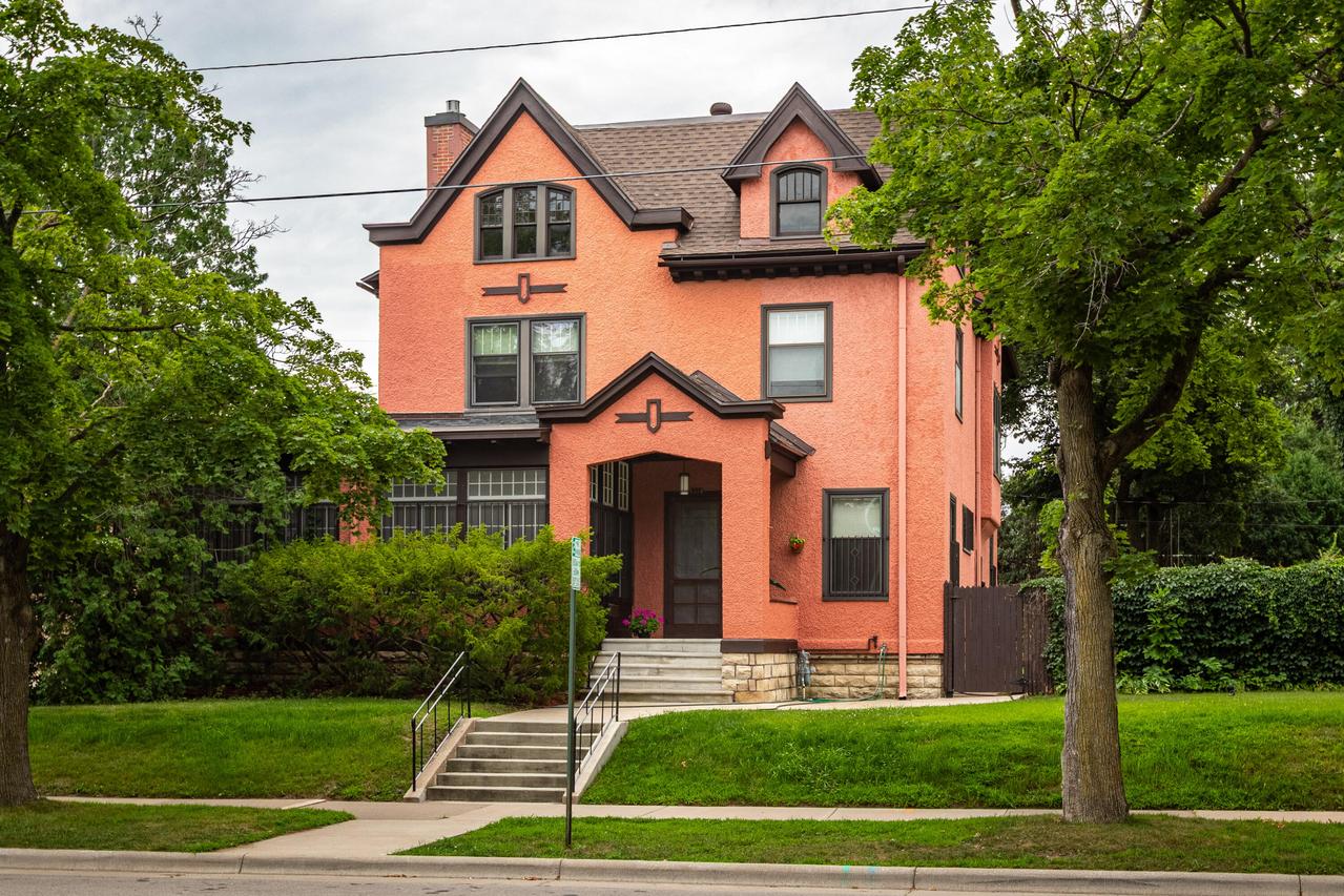 1414 Main St, La Crosse, WI 54601