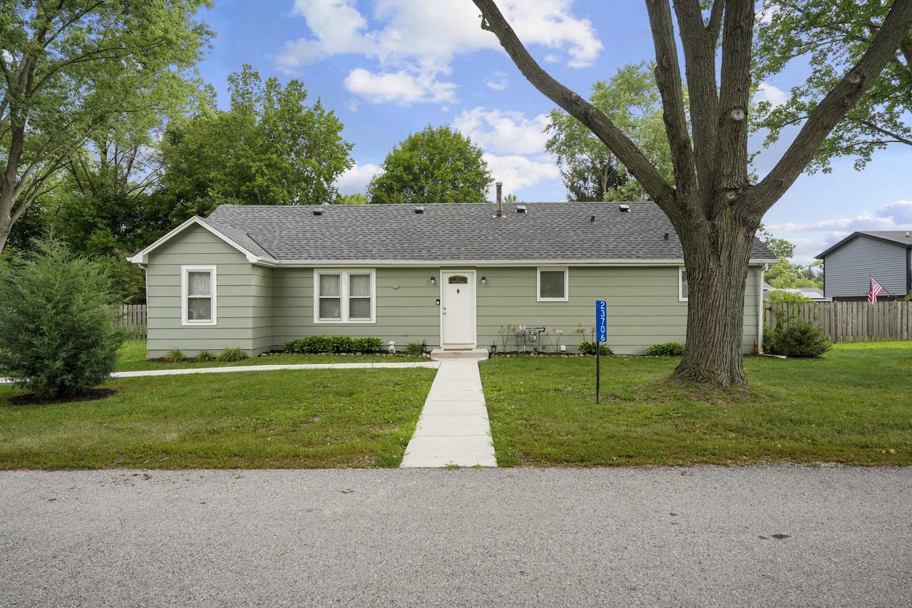 23706 81st St, Salem Lakes, WI 53168
