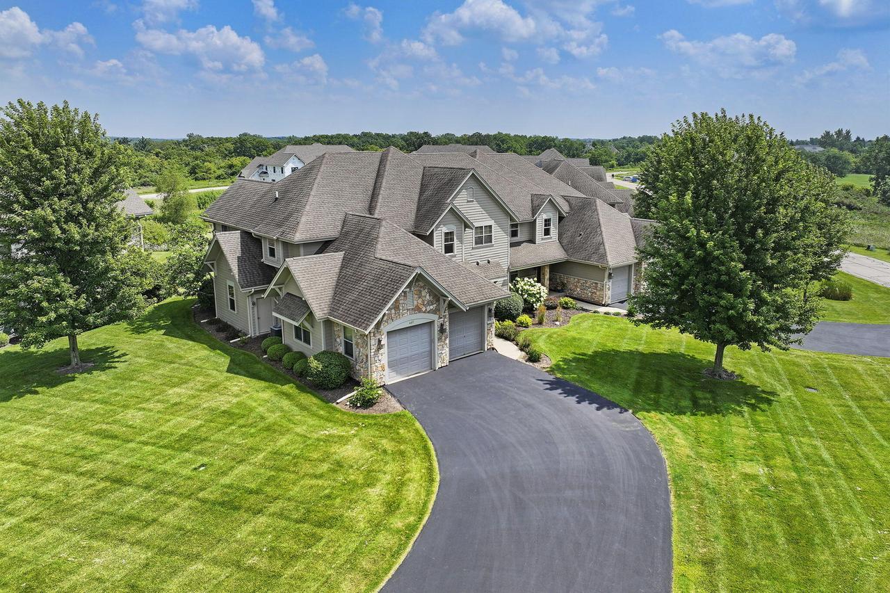 663 Greenview Cir #55-27, Geneva, WI 53147