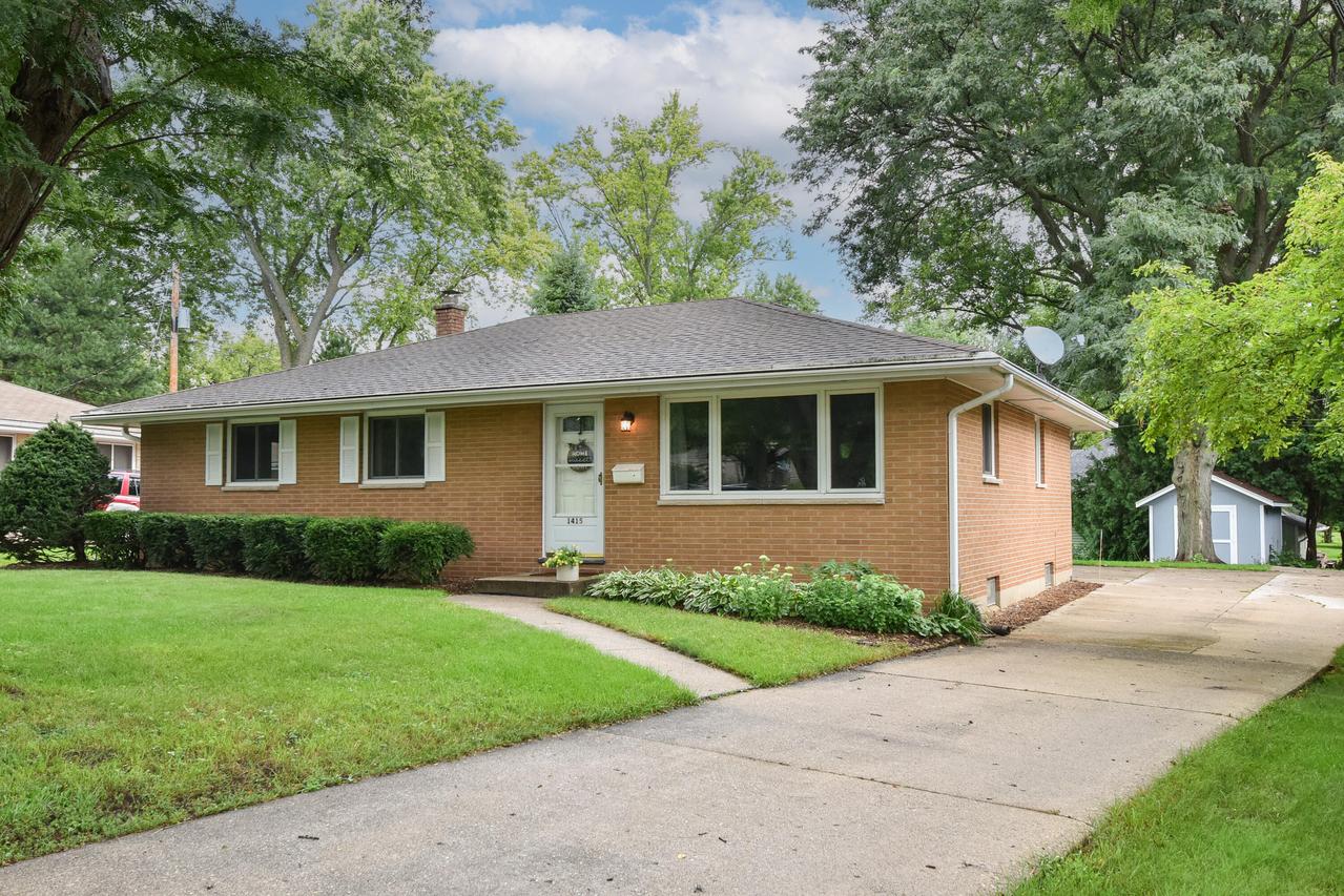 1415 Hawthorn Dr, Waukesha, WI 53188