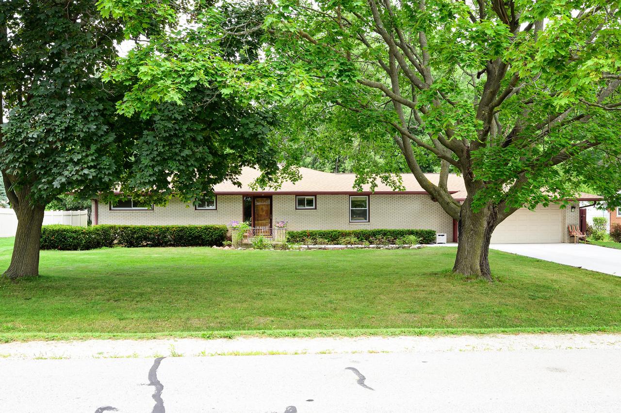 5402 Cynthia Ln, Mount Pleasant, WI 53406
