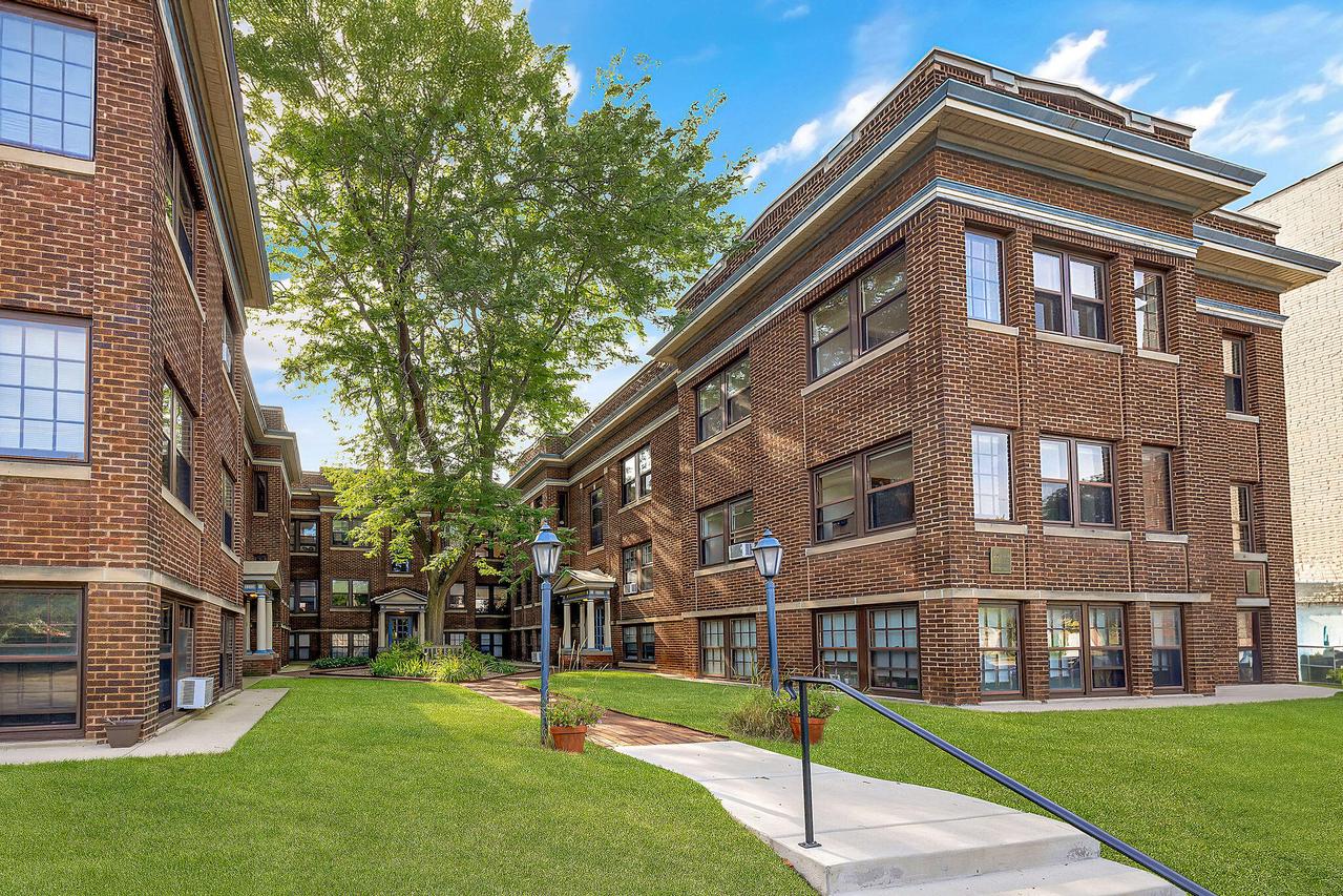 2537 N Downer Ave #16, Milwaukee, WI 53211