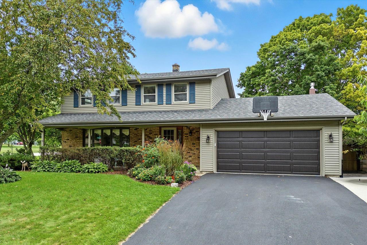 734 Oak Tree Rd, Sheboygan, WI 53083