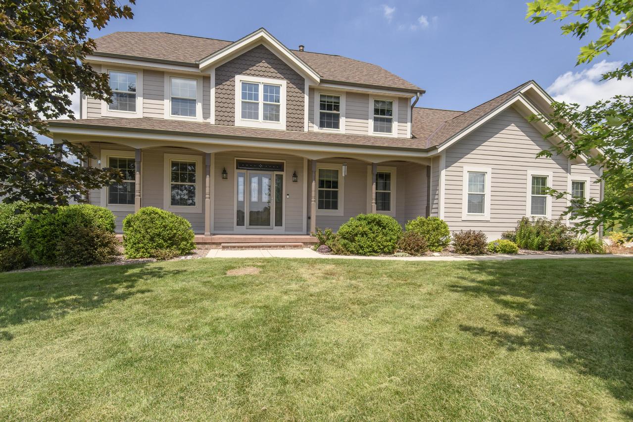 N66W34306 Primrose Cir, Oconomowoc, WI 53066