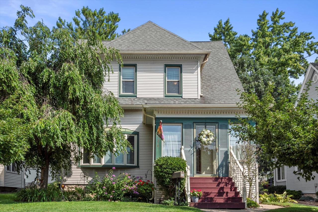 726 Madison St, Waukesha, WI 53188