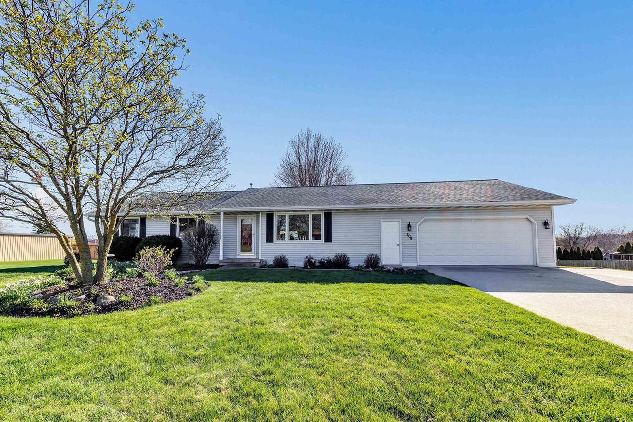 209 Redwood Ln, Francis Creek, WI 54214