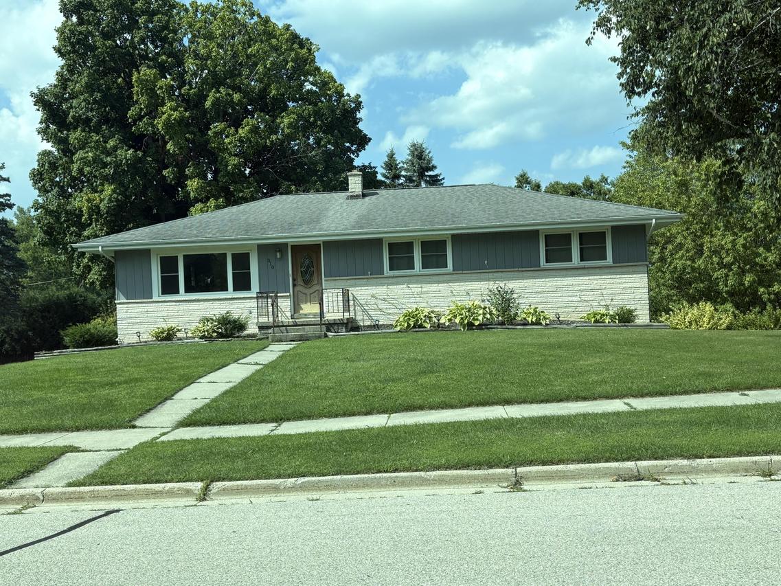 310 Braatz Dr, Kewaskum, WI 53040