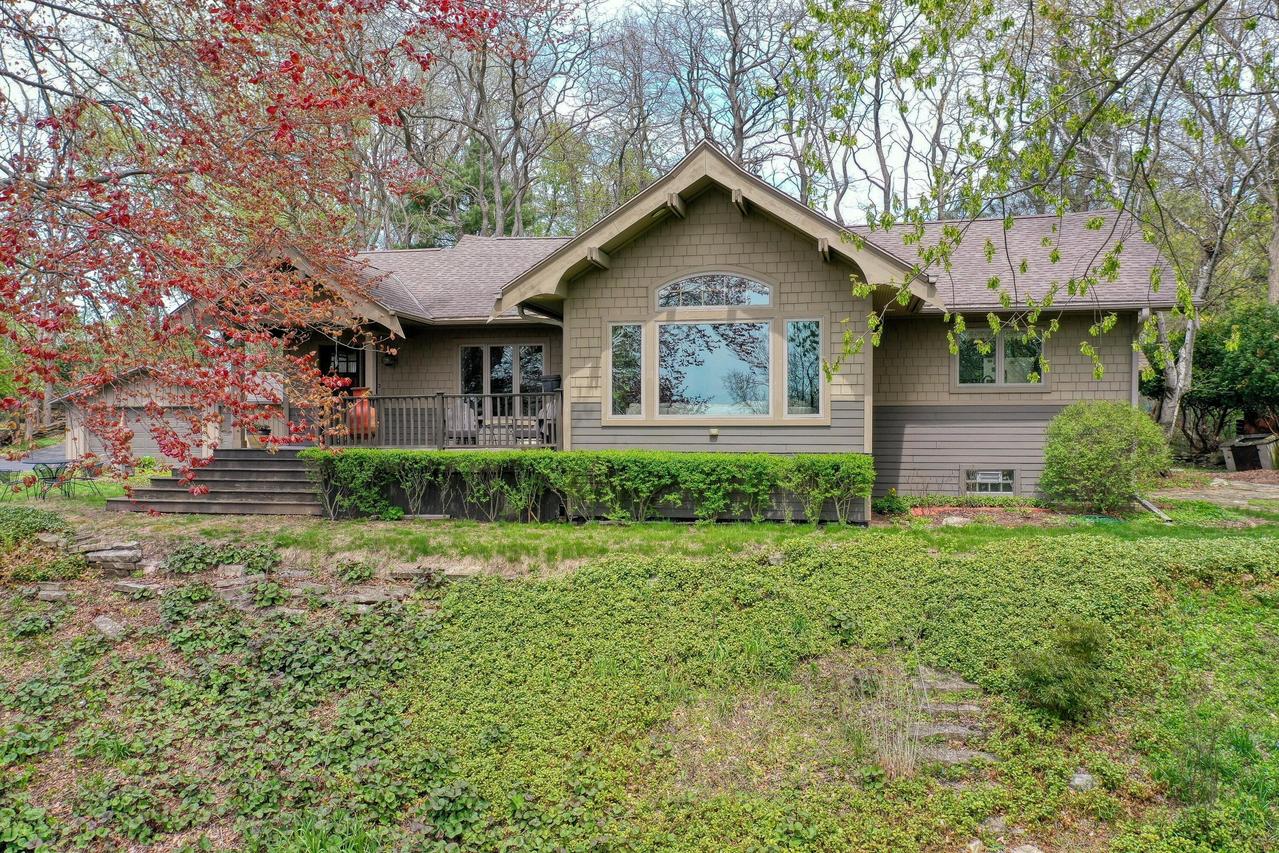 N40W27836 Glacier Rd, Pewaukee, WI 53072