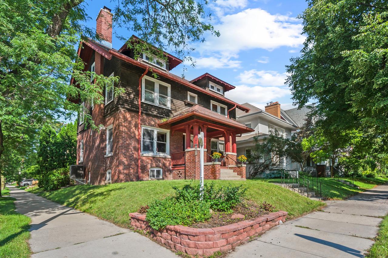3003 N Farwell Ave, Milwaukee, WI 53211