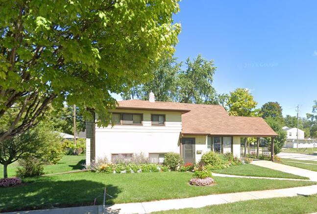 1162 Shadow Ln, Green Bay, WI 54304