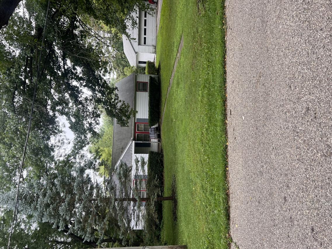 127 N Lapham Peak Rd, Delafield, WI 53018