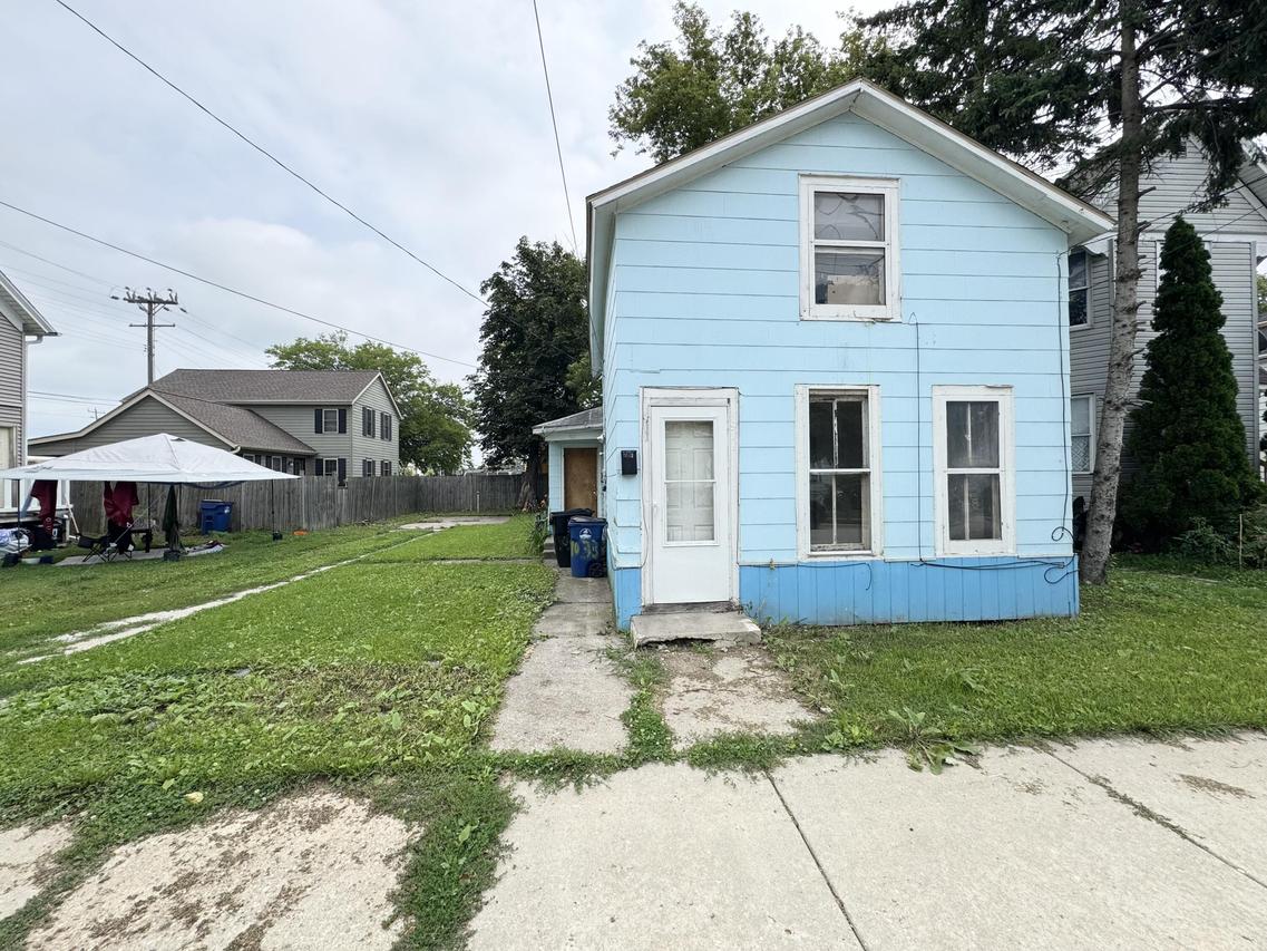 911 Racine St, Racine, WI 53403