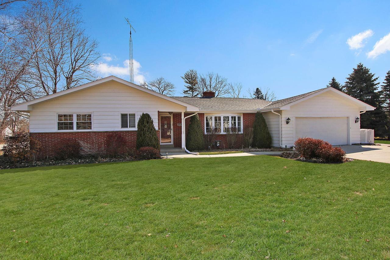 9303 11th Ave, Pleasant Prairie, WI 53158