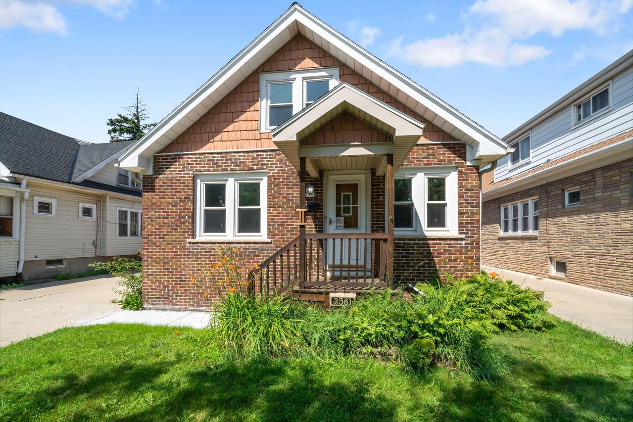2561 S 68th St, Milwaukee, WI 53219